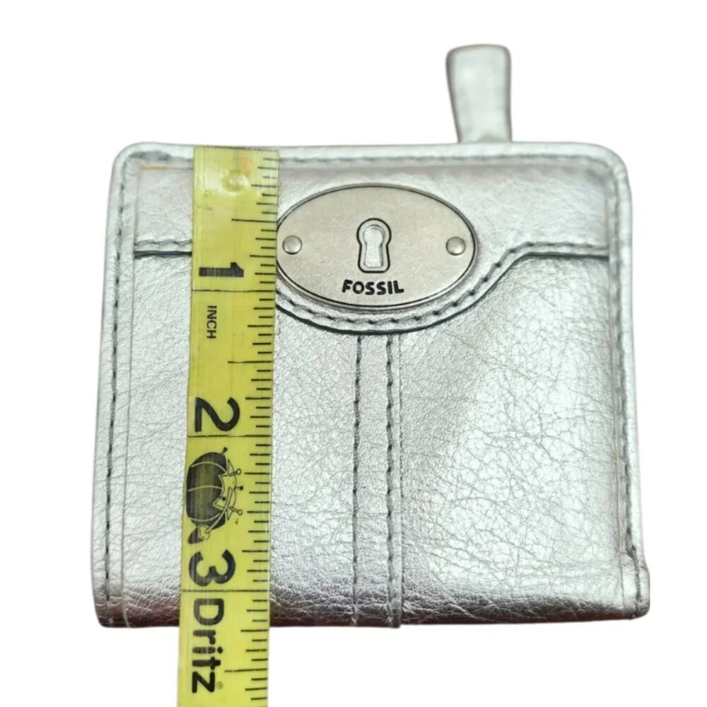 Fossil Silver Metallic Leather Bifold Wallet Keyhole Logo Zip Coin Pocket Card